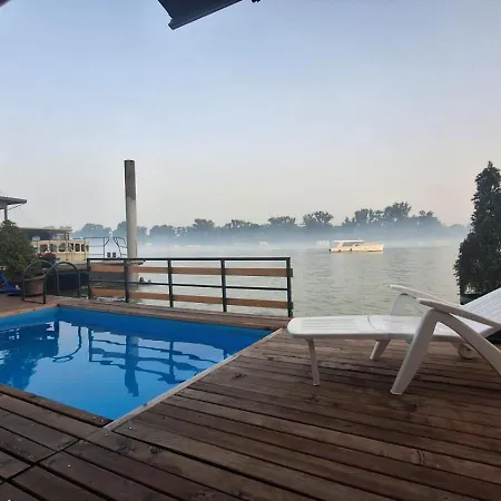 Splav Kalivarija Villa