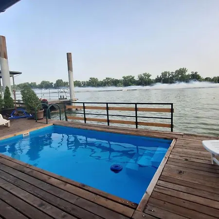 Splav Kalivarija Villa Belgrade