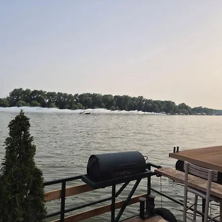 Villa Splav Kalivarija Belgrade