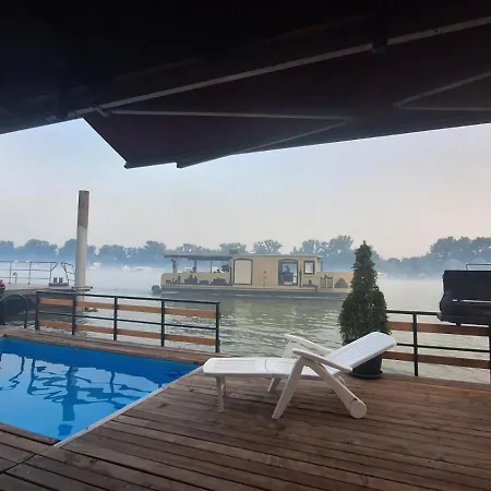 Splav Kalivarija Villa *