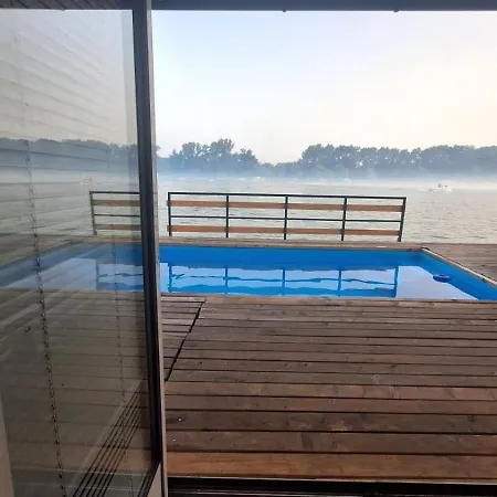 Splav Kalivarija Villa *