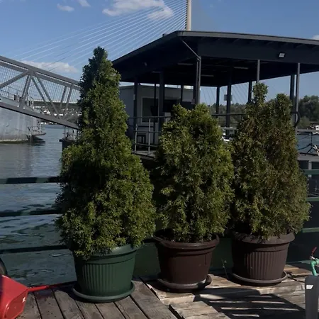 Splav Na Savi Kalivarija Willa