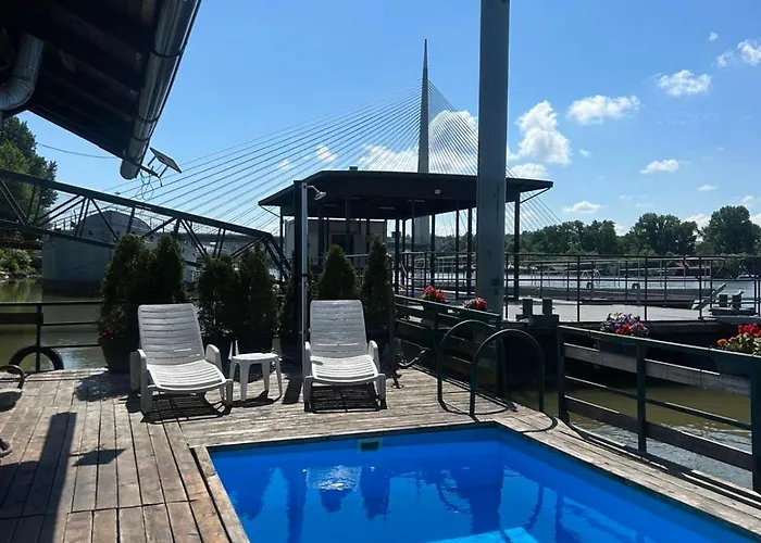 Splav Na Savi Kalivarija