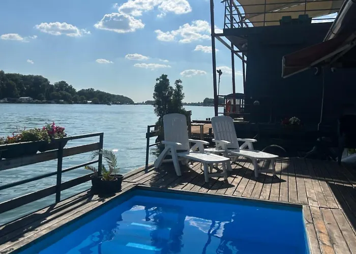 Splav Na Savi Kalivarija *