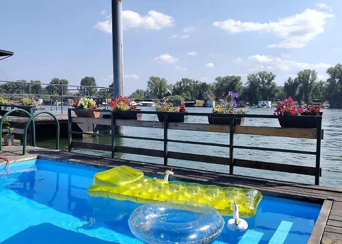 Splav Na Savi Kalivarija