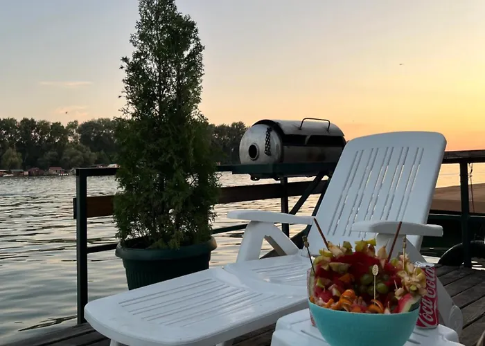 Splav Na Savi Kalivarija *