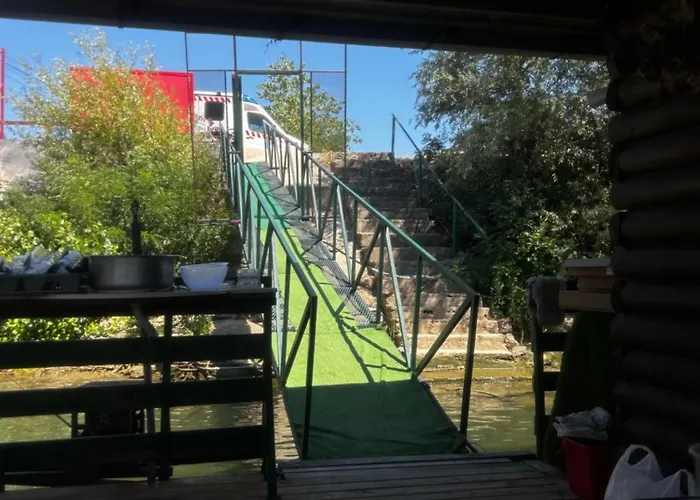 Splav Na Savi Kalivarija Willa Belgrad