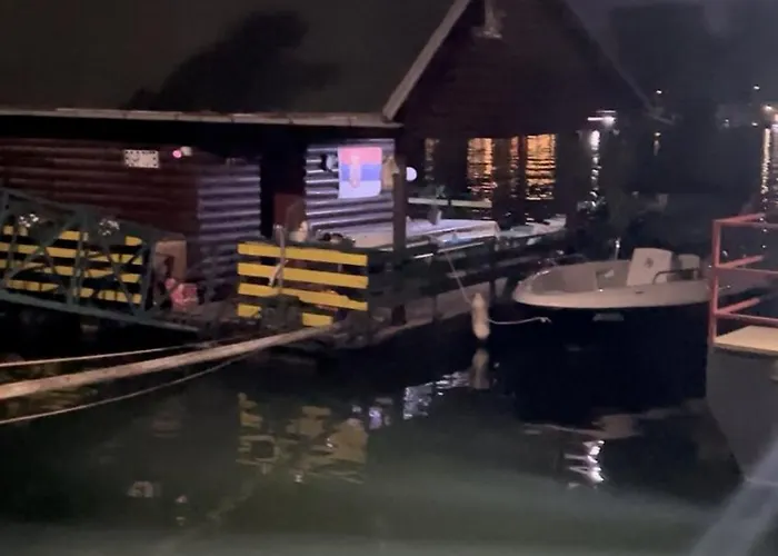 Willa Splav Na Savi Kalivarija Belgrad