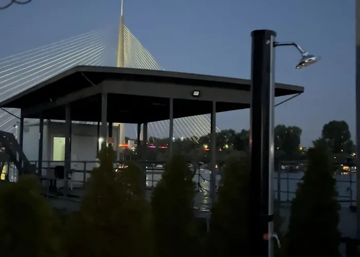 Splav Na Savi Kalivarija *