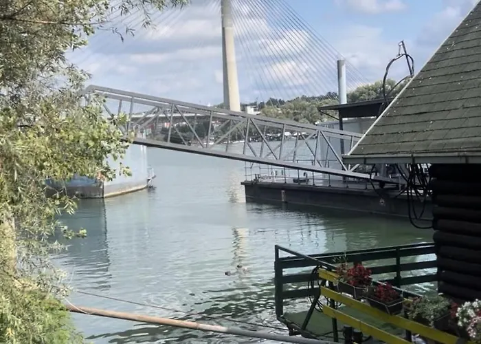 Splav Na Savi Kalivarija Willa