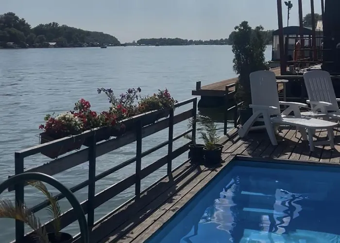 Willa Splav Na Savi Kalivarija Belgrad