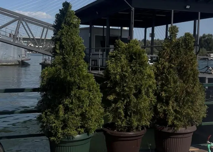 Splav Na Savi Kalivarija Willa